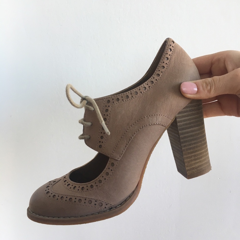 Crown Vintage Tan Brown Bonnie Heels Size 6